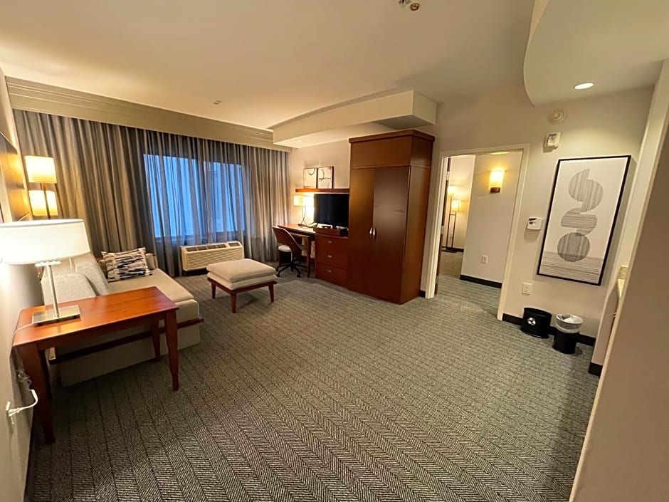 Courtyard by Marriott Long Beach Airport