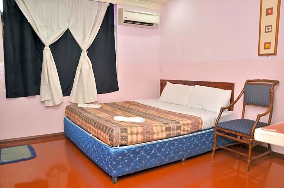 J&J Hotel
