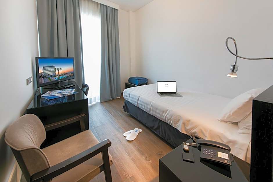 Sea Lion Hotel