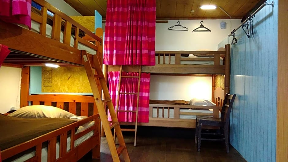 Holiday House Ryukyu-an "MUSIC HOSTEL"
