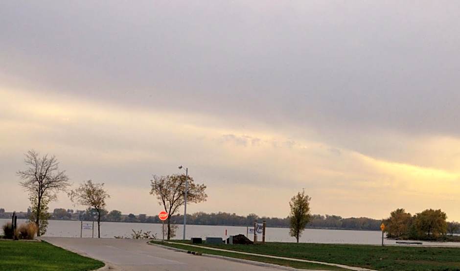 Cobblestone Inn & Suites - Lake View