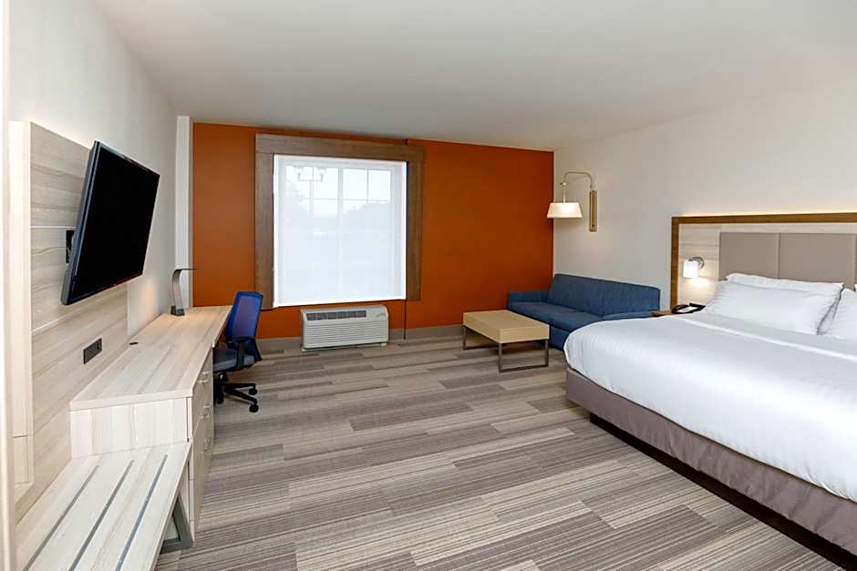 Holiday Inn Express & Suites Sturbridge By IHG