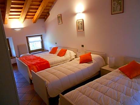 Quadruple Room with Private Bathroom