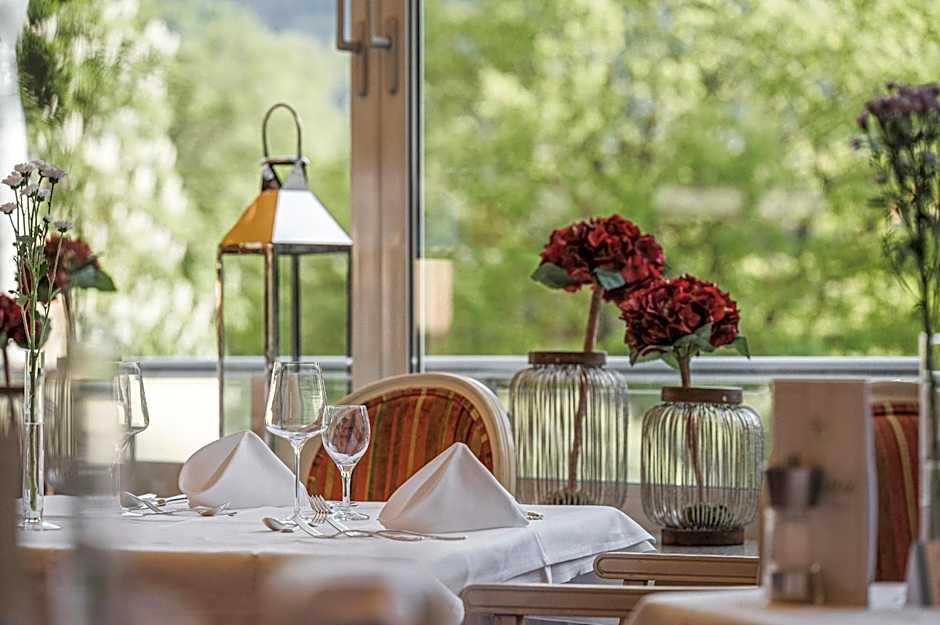 Hotel Norica - Thermenhotels Gastein mit dem Bademantel direkt in die Therme