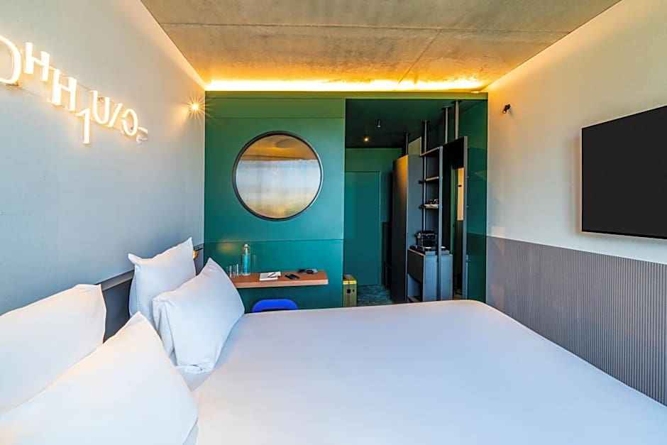 TRIBE Paris Clichy