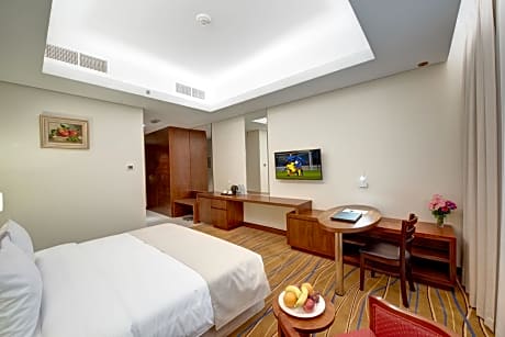 Deluxe Double Room (1 King Bed)