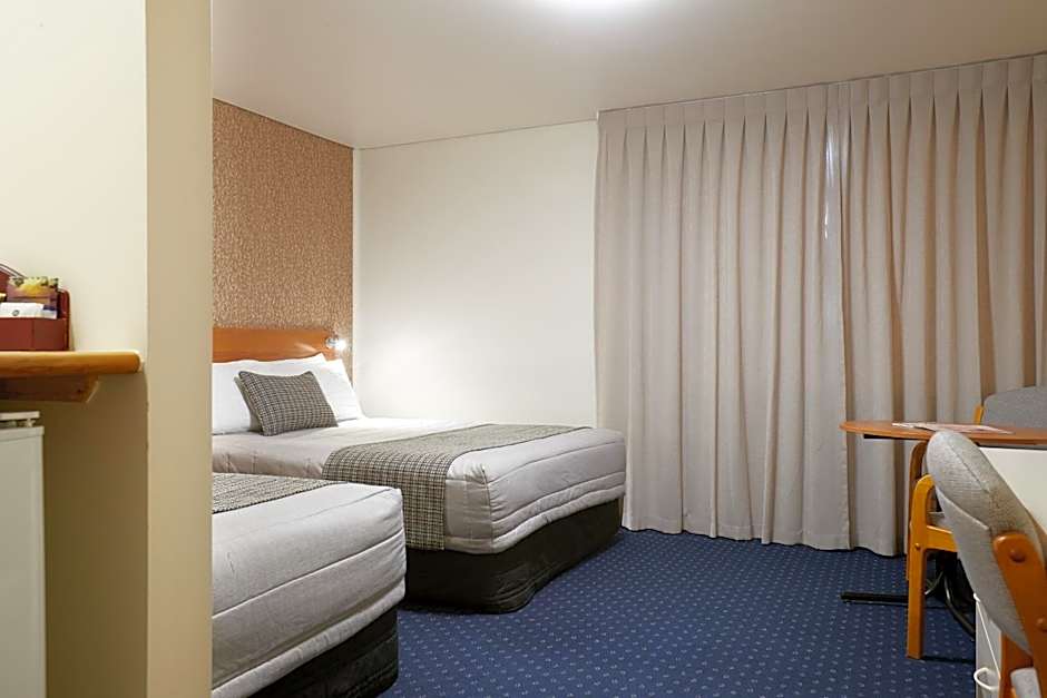 Ventura Inn & Suites Hamilton