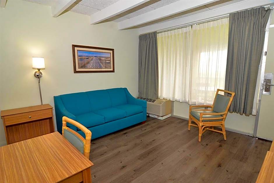 Days Inn & Suites by Wyndham Jekyll Island