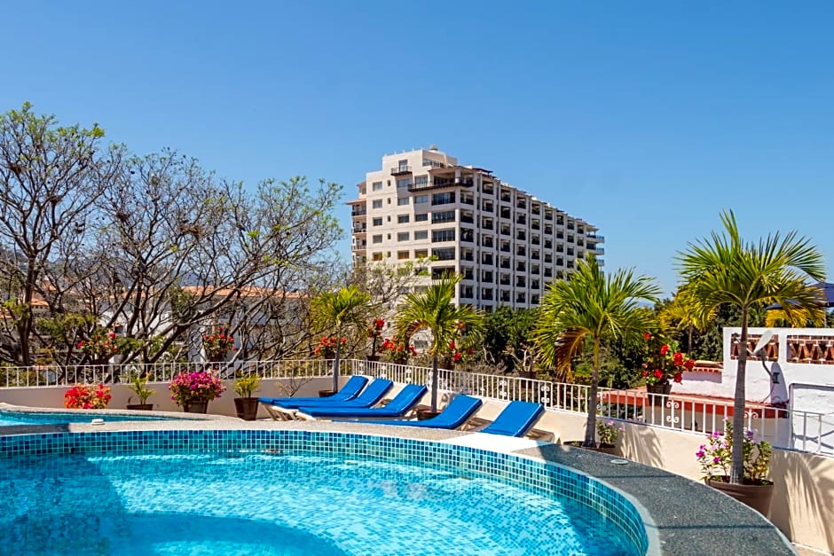 Suites Plaza del Rio