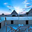 The Gate Hotel Front Pyramids & Sphinx View