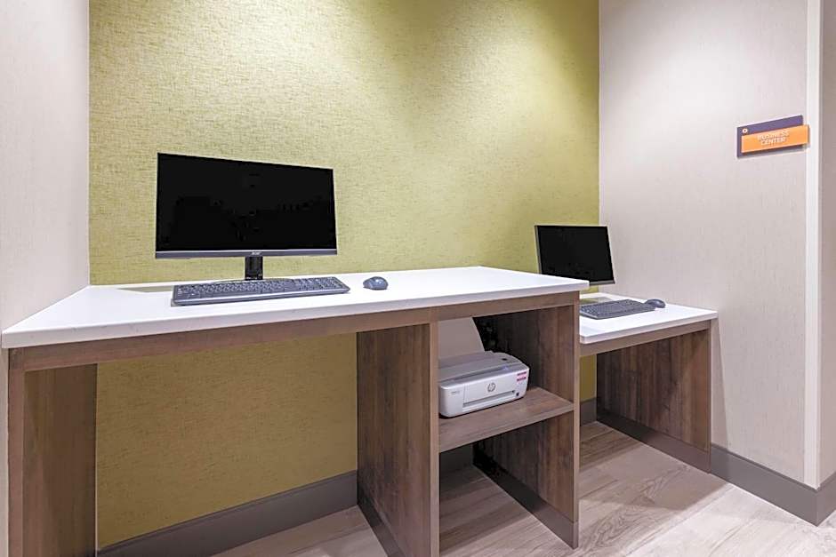 La Quinta Inn & Suites by Wyndham Middletown-Goshen