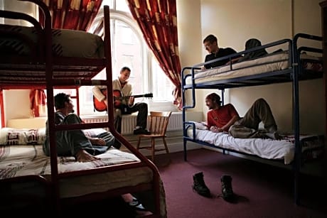 Bed in 4 Bed Mixed Dorm En Suite