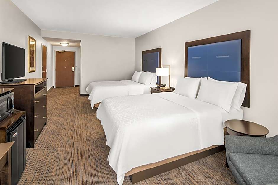 Holiday Inn Express & Suites Wilmington-Newark by IHG