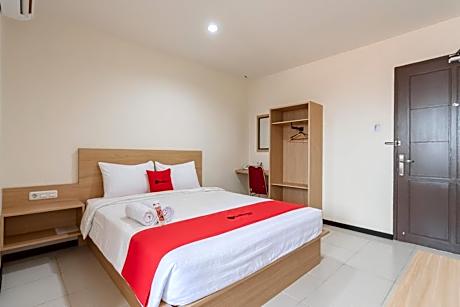RedDoorz Syariah Plus near Tanjungpura University 2 Pontianak
