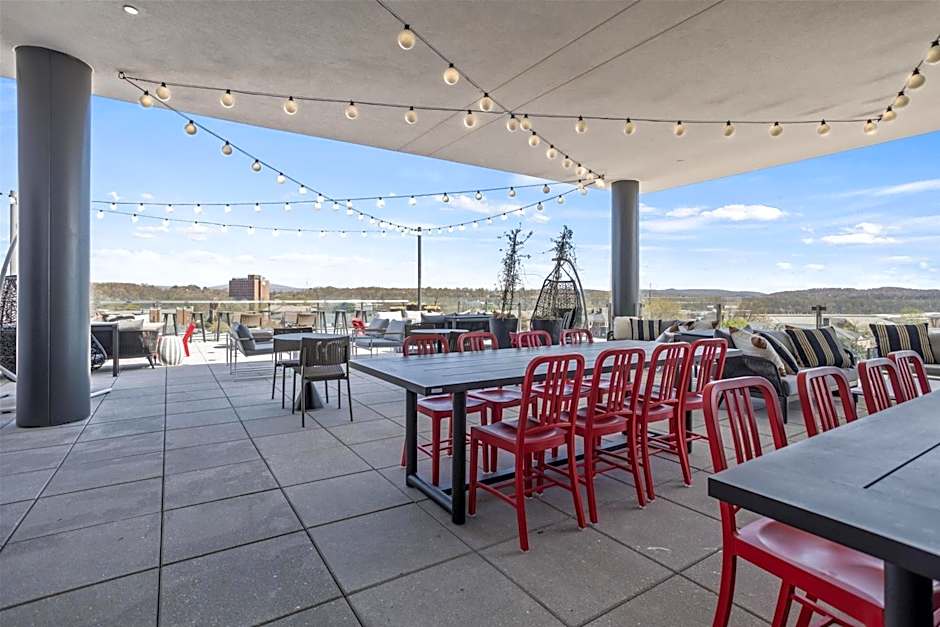 The Highlander at Radford, Tapestry Collection by Hilton