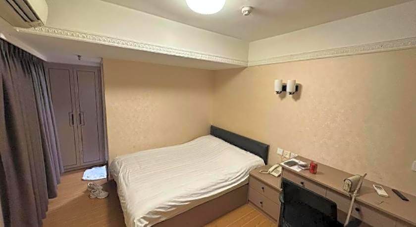 Holiday Hotel