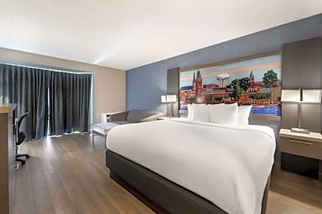 Executive King Room with Sofa Bed - Non-Smoking