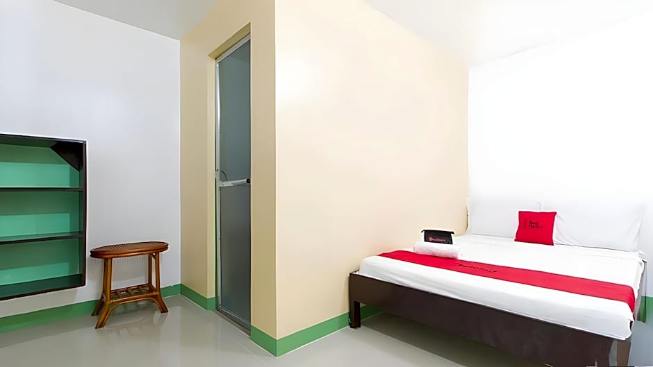 RedDoorz near Mariners Legazpi
