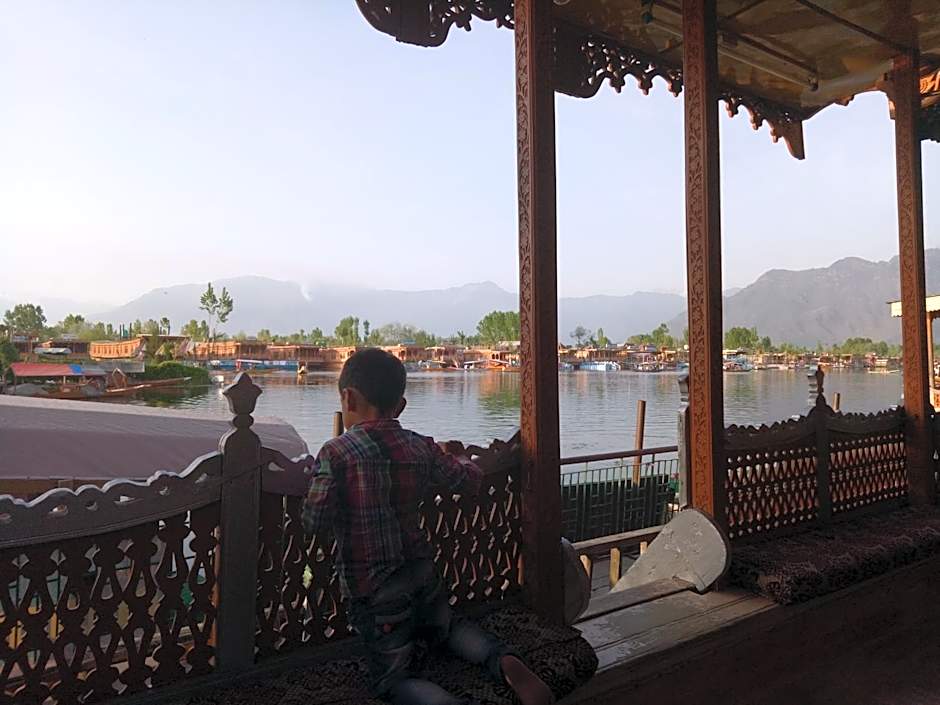 Young Shahzada Group of Houseboats