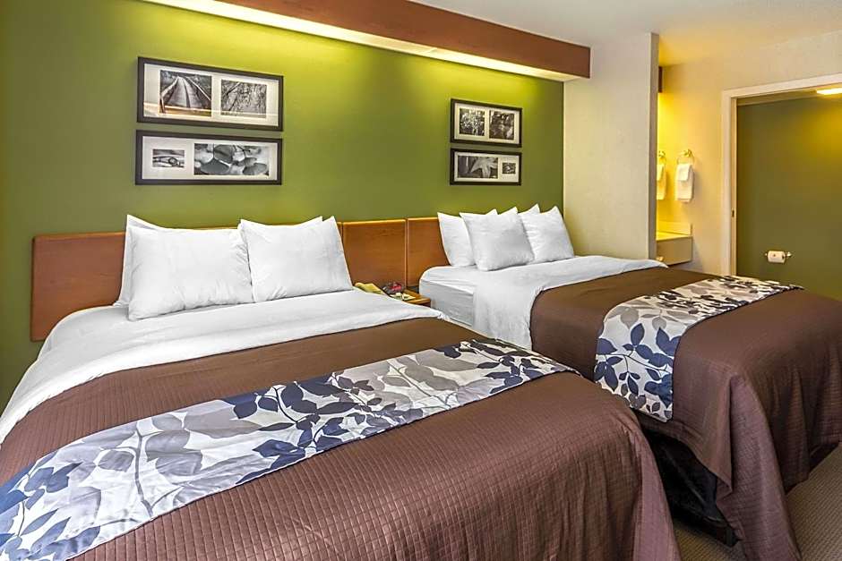 Sleep Inn & Suites Bay View Acme - Traverse City