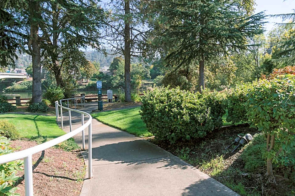 Riverfront Inn Roseburg