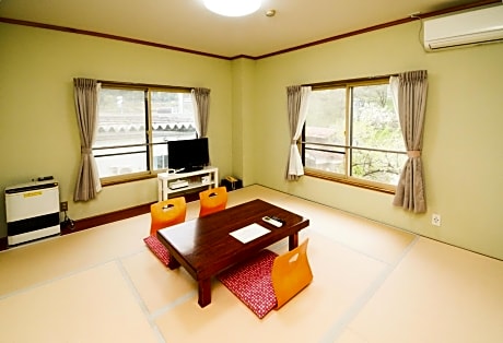 Japanese-Style Triple Room with Shared Bathroom
