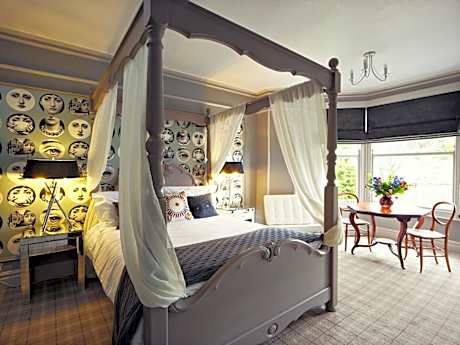 Superior Four-Poster Room
