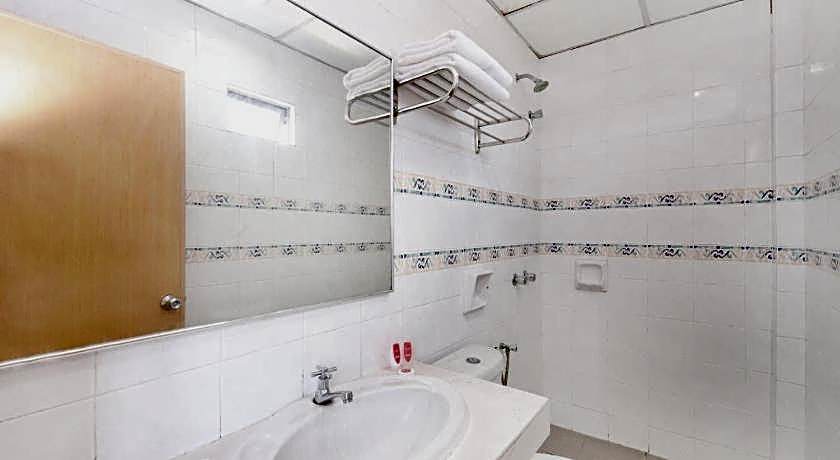 Super OYO 447 Comfort Hotel Meru