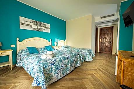 Triple Room with Sea View