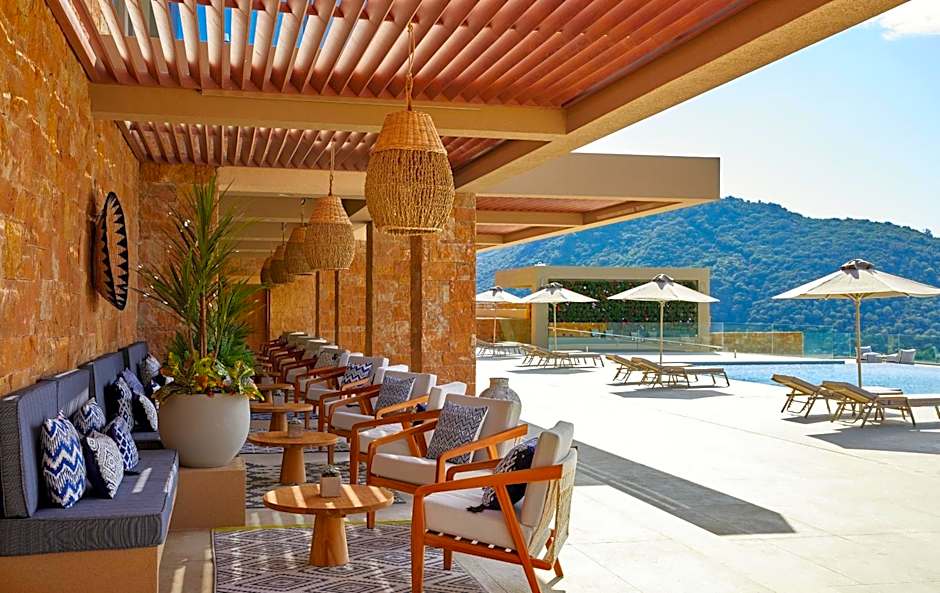 Elix, Mar-Bella Collection