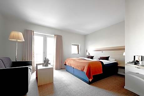 Family Room (2 Adults + 2 Children)