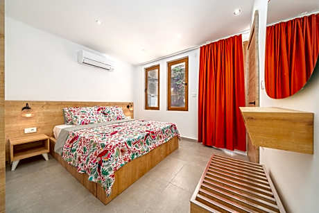 Apartment with Balcony - Annex