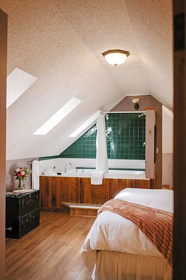 The Inn at Ragged Edge