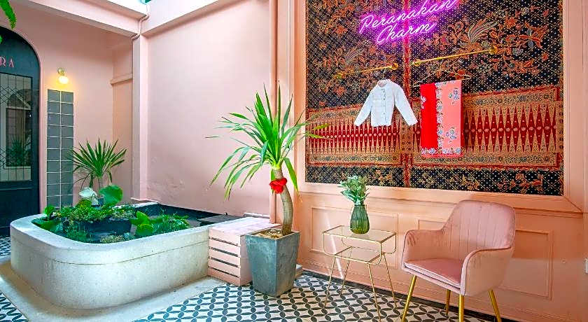 Isara Boutique Hotel and Cafe