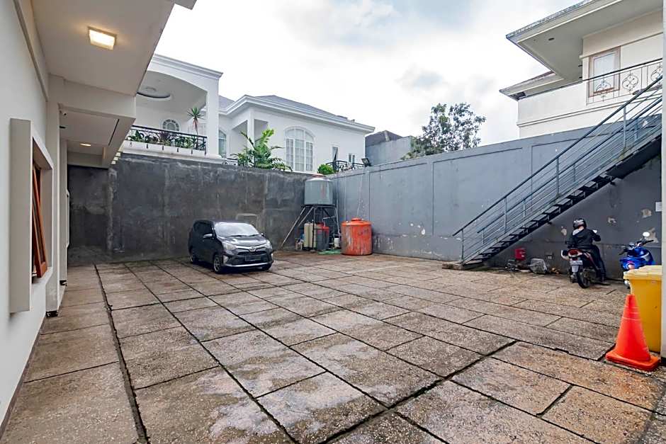 RedDoorz near Lembang Park & Zoo 2