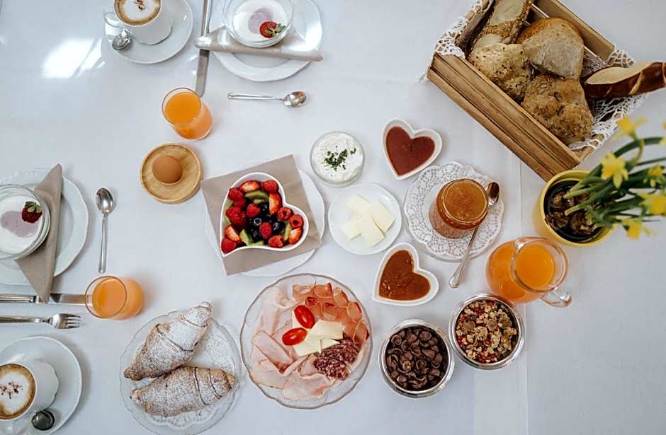 Residence Obermoarhof - Family Apartments with Pool & Playground