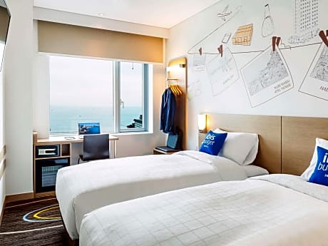 Standard Twin Room with Ocean View