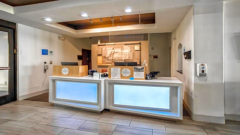 Holiday Inn Express and Suites Beeville By IHG