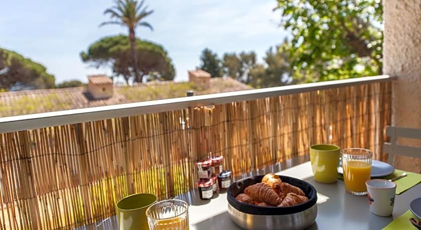 Studio neuf climatisé petite vue mer plage à pieds - Ted Home