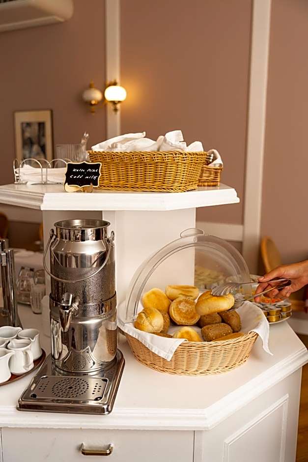 Continental Hotel-Pension