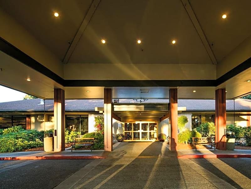 Olympia Hotel at Capitol Lake