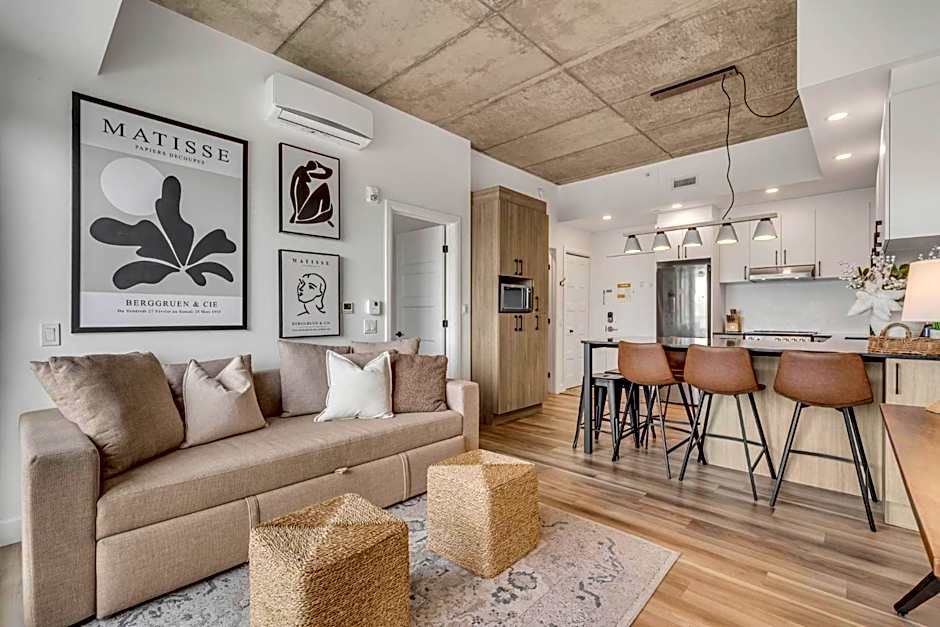 Initial-Matisse- Quebec-parking and pool