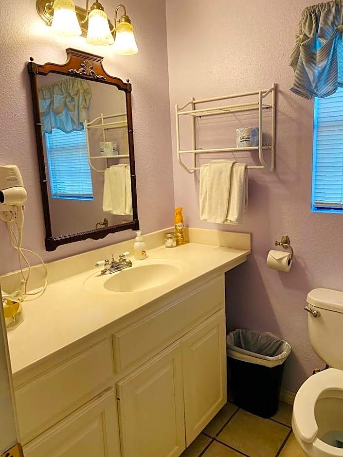 CHANTILLY LACE COUNTRY INN - BED AND BREAKFAST - ADULT ONLY