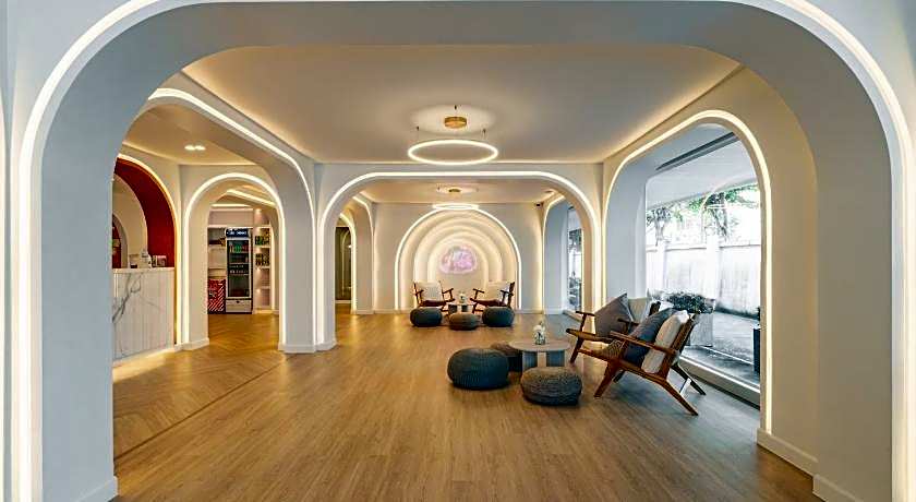 The Tint at Phuket Town Hotel