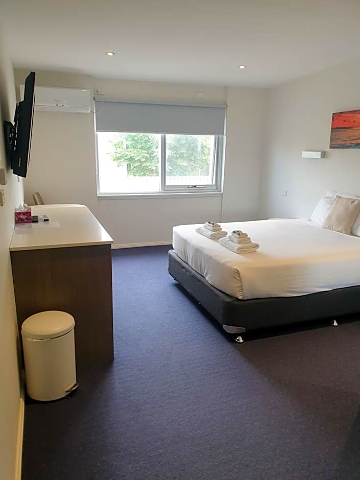 Carlton Suites