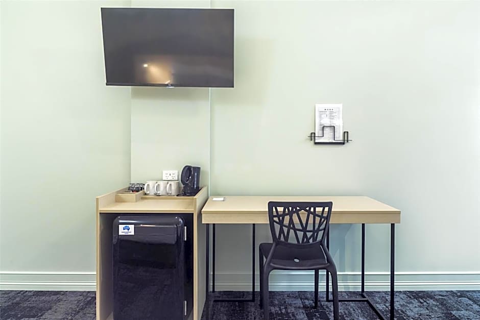 Nightcap at Atherton Hotel