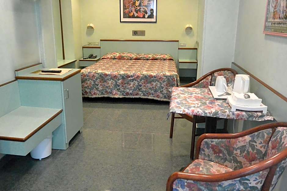 Le Petit Hotel