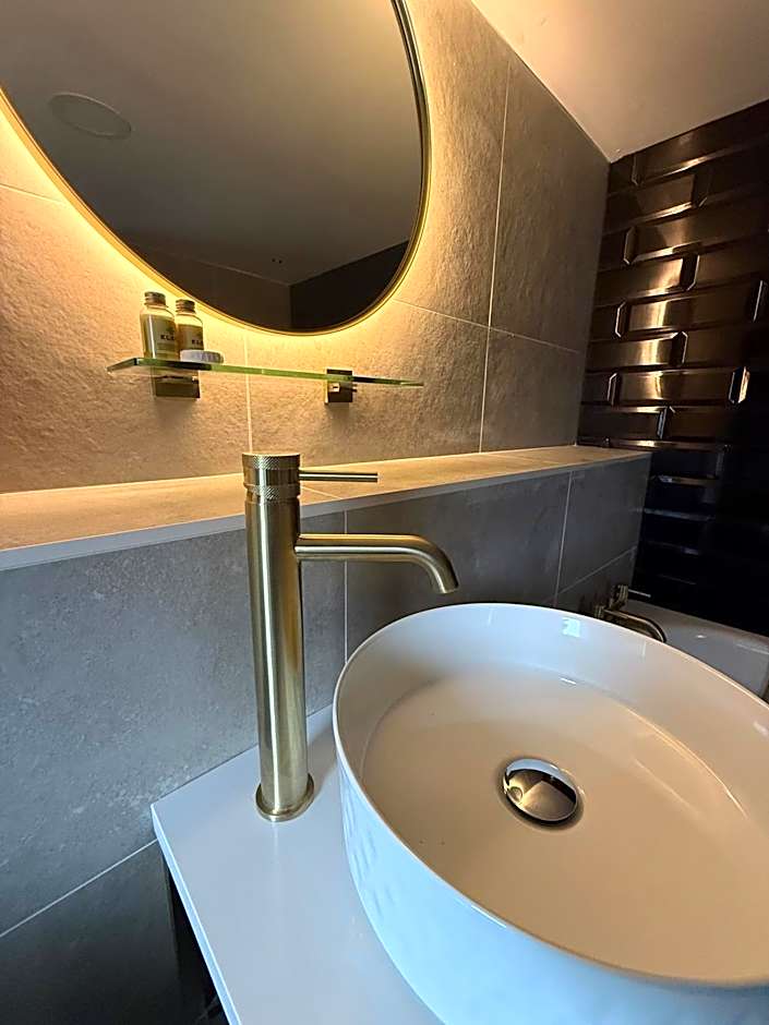 Lyons Woodlands Hall