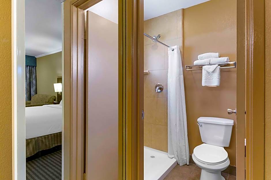 Royal Sun Inn & Suites