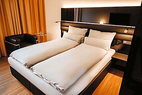 Comfort Queen Room